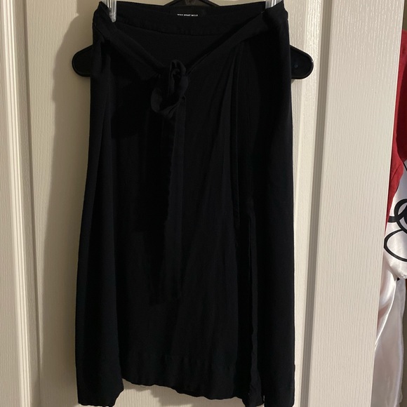 who what wear long black skirt. Size 14 - Picture 1 of 4